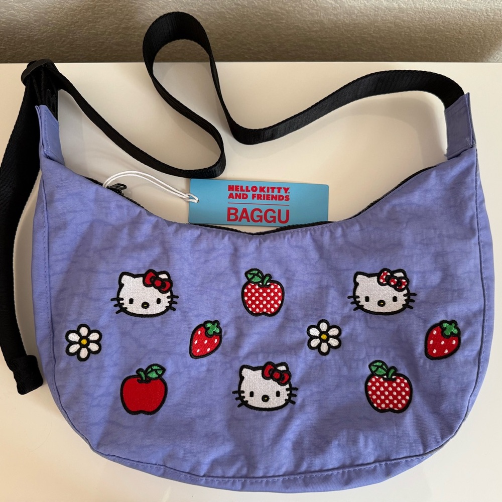 NWT Baggu Medium Crescent Hello Kitty - Picture 4 of 4